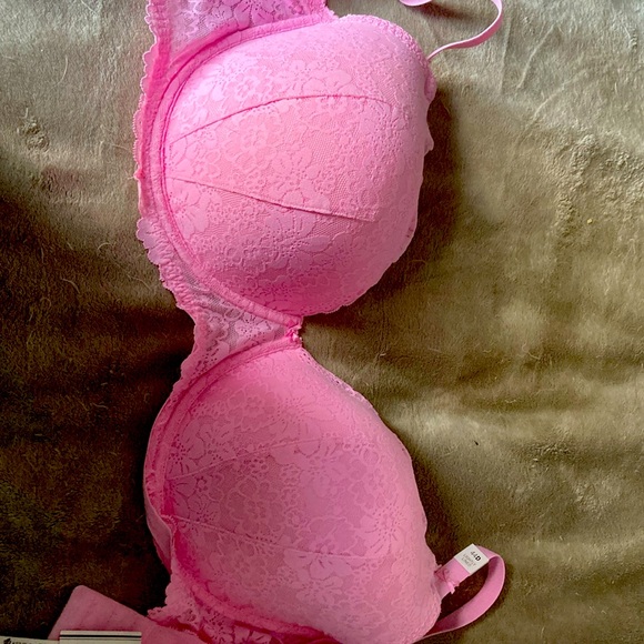 NWT! Adorable Victoria’s Secret pink lace bra! - Picture 1 of 3